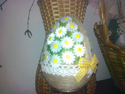 Kolejne jajo na wzór koszyczka ze stokrotkami:)