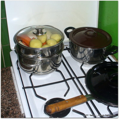 Gotowanie warzyw na sałatkę