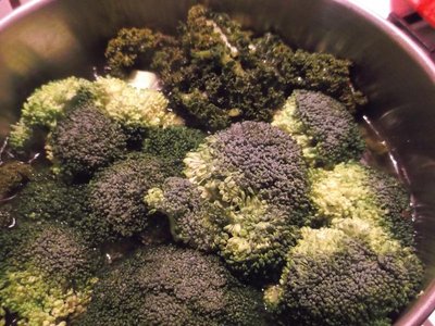 jarmuż z brokułami gotuje się