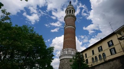 To wieża Św. Fedele ,symbol Palazzolo nad rzeką Oglio ( jest jeszcze inne Palazzolo).